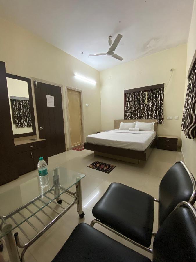 Lake Land Guest House Calcutta Buitenkant foto