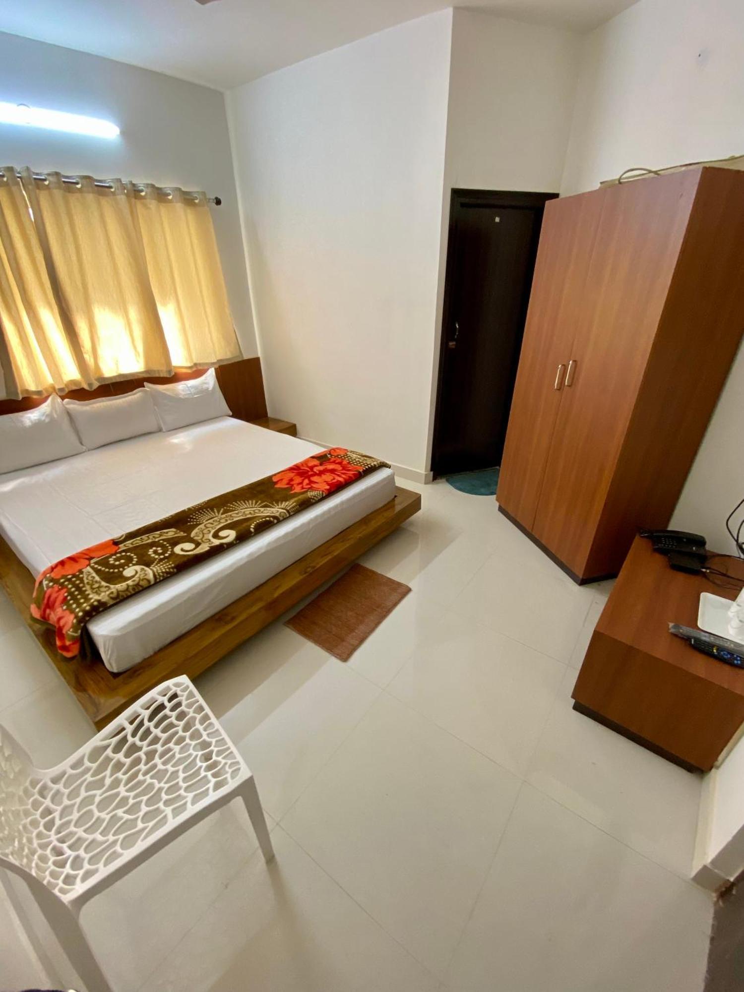 Lake Land Guest House Calcutta Buitenkant foto