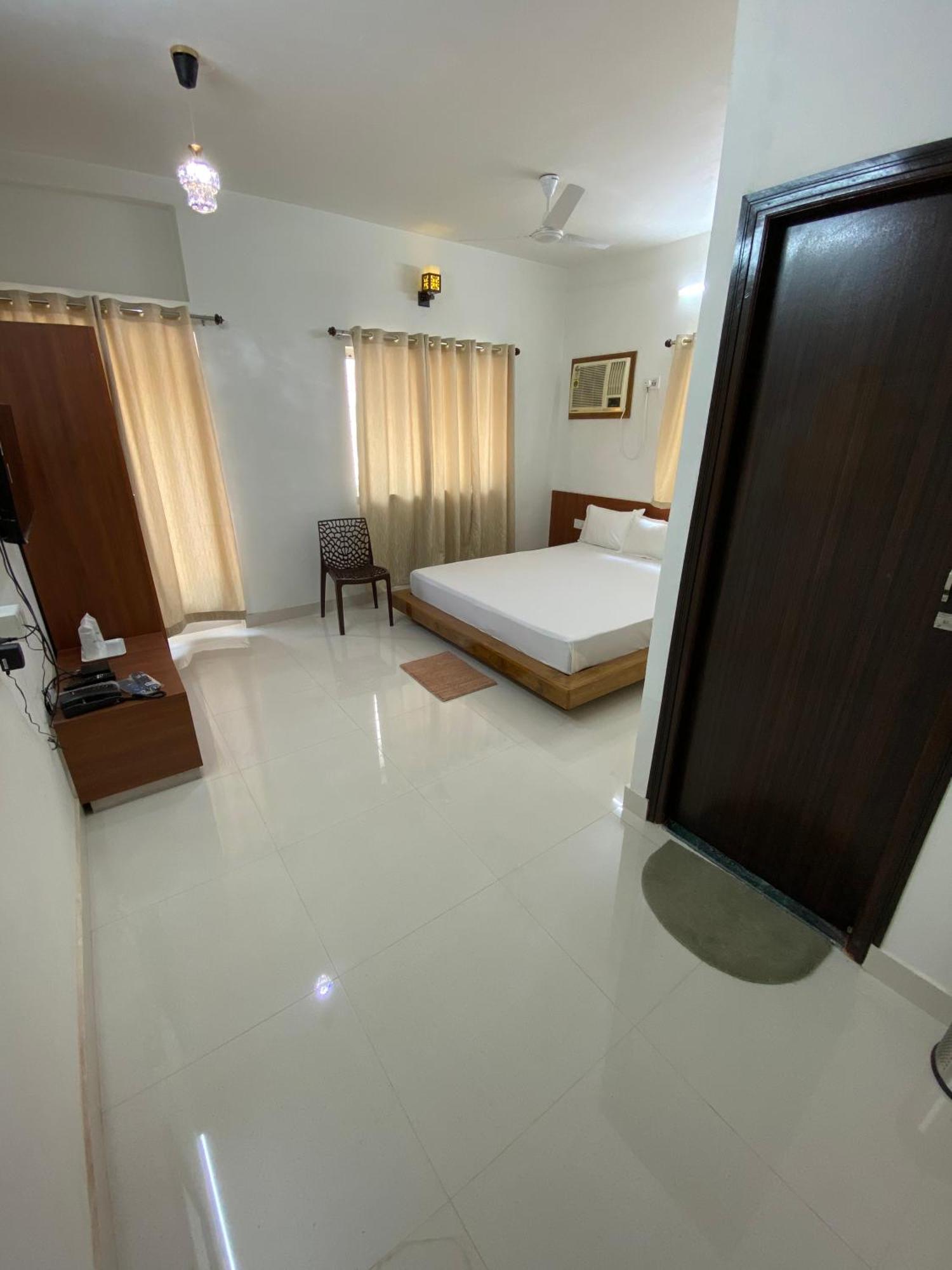 Lake Land Guest House Calcutta Buitenkant foto