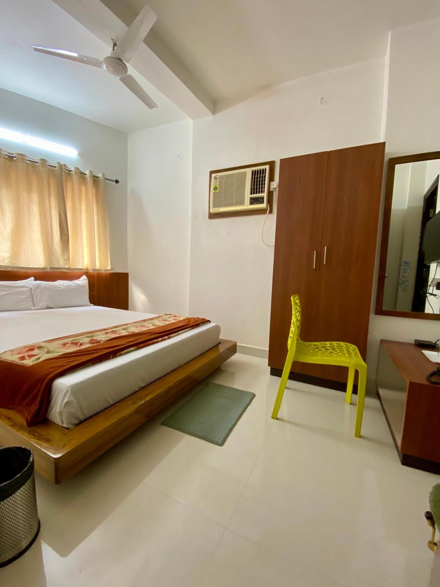 Lake Land Guest House Calcutta Buitenkant foto