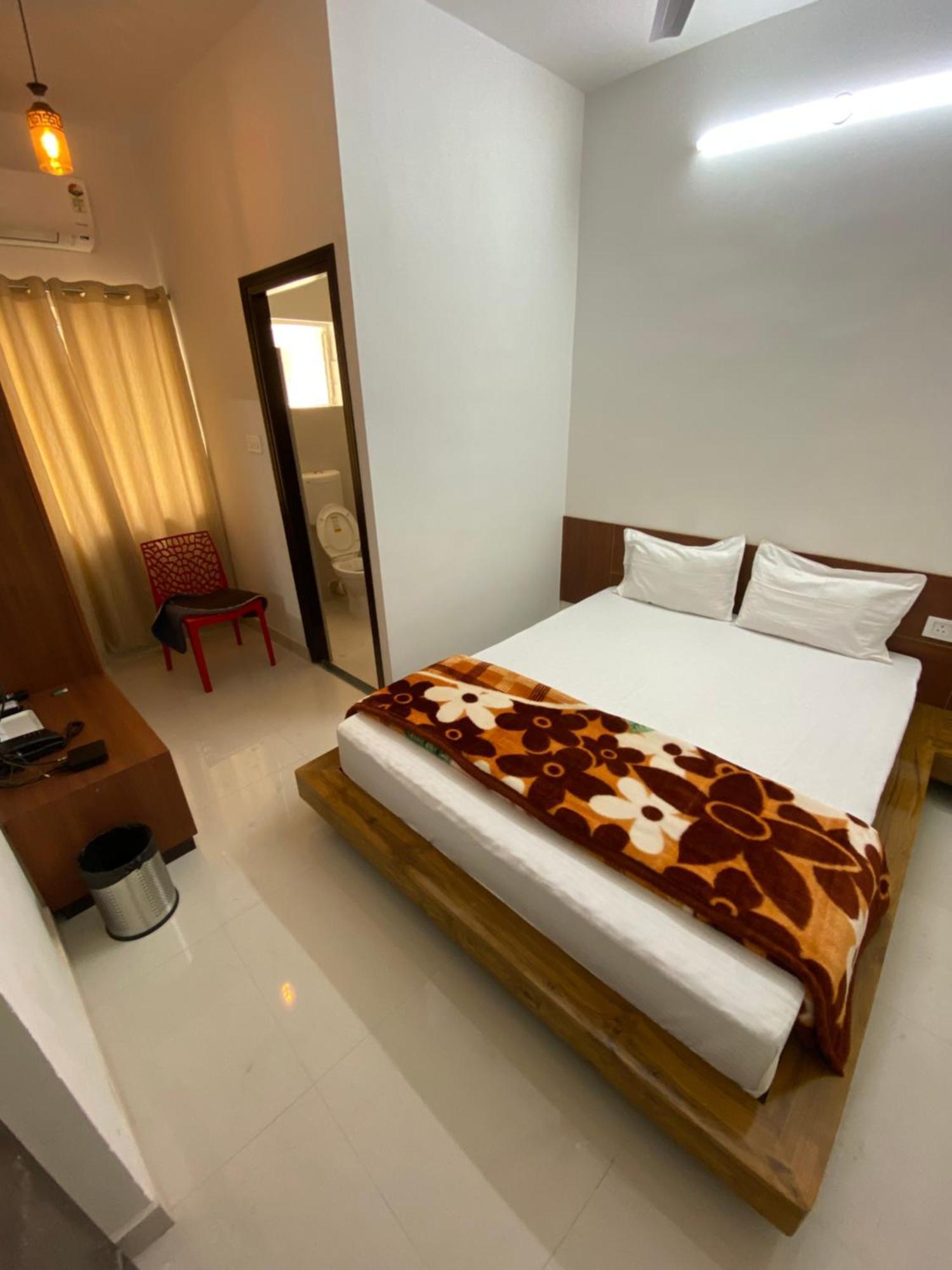 Lake Land Guest House Calcutta Buitenkant foto
