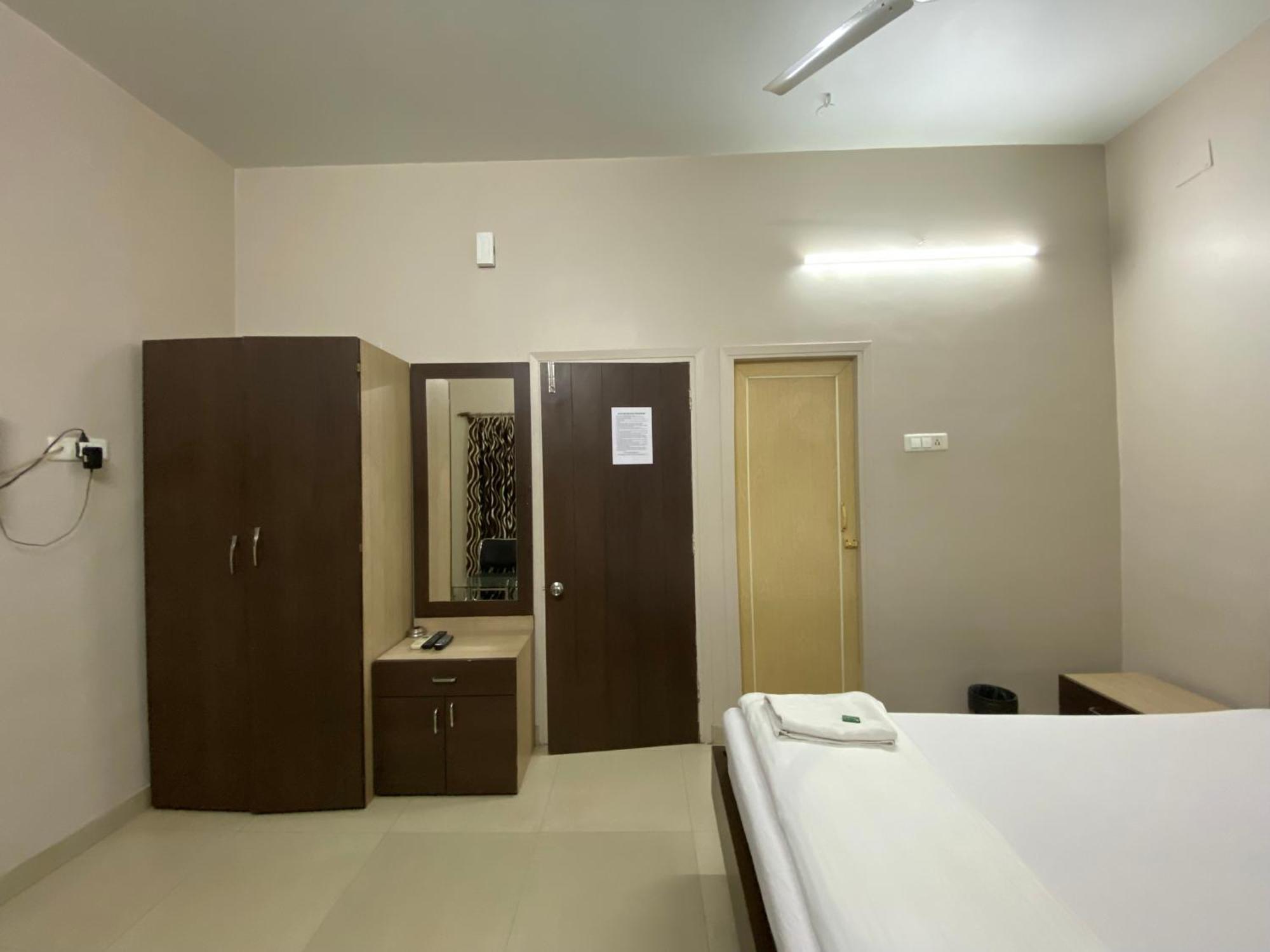 Lake Land Guest House Calcutta Buitenkant foto