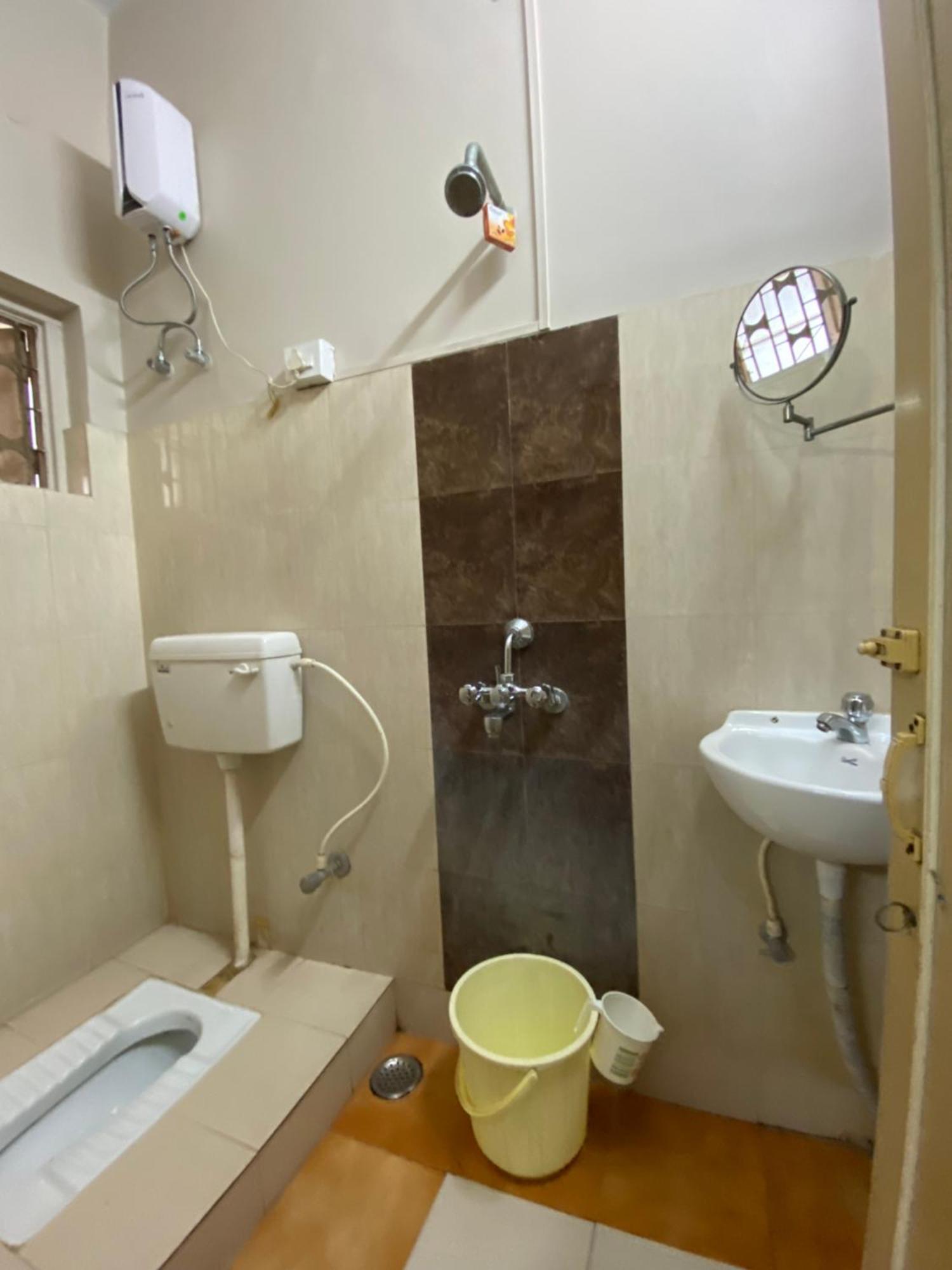 Lake Land Guest House Calcutta Buitenkant foto