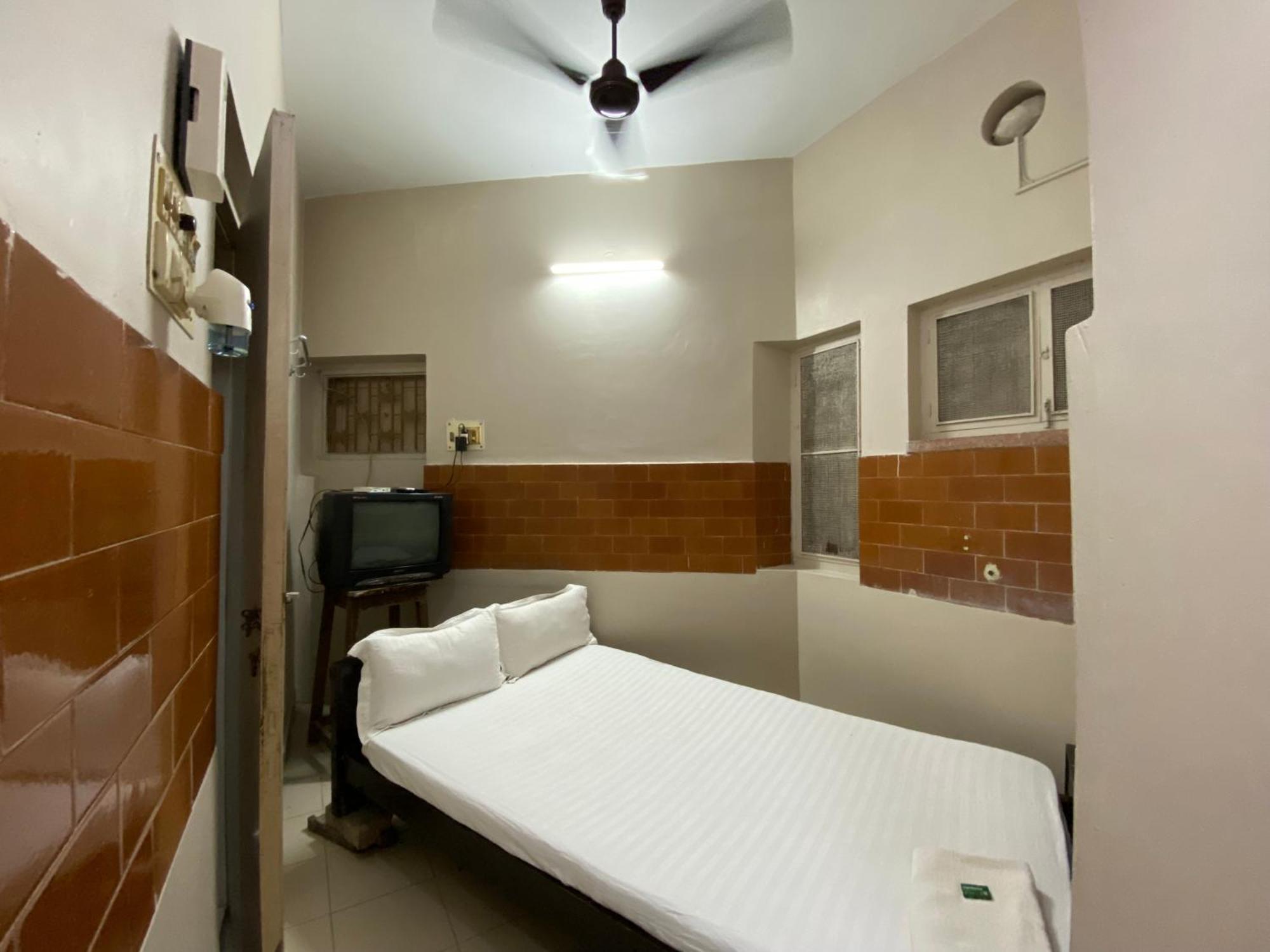 Lake Land Guest House Calcutta Buitenkant foto
