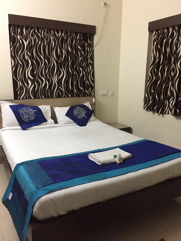 Lake Land Guest House Calcutta Buitenkant foto